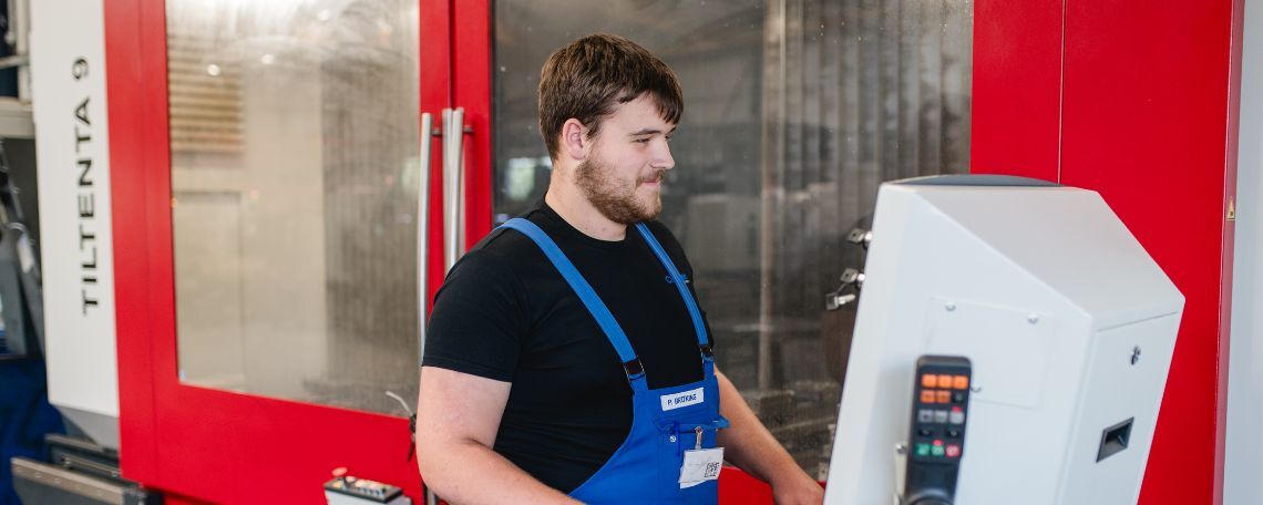 Auszubildende zum Maschinen- und Anlagenführer*, 1. Bild