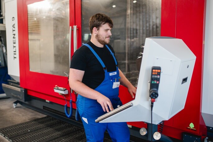 Auszubildende zum Maschinen- und Anlagenführer*, 1. Bild